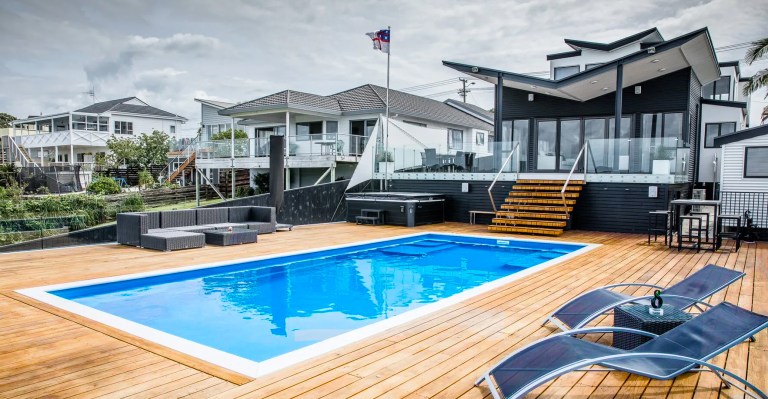 Beach Blue fibreglass pool