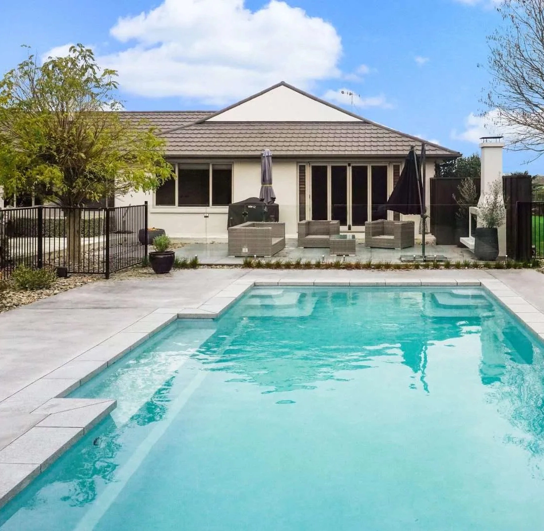 Shoreline pool — 9 x 4.4 m large fibreglass swimming pool