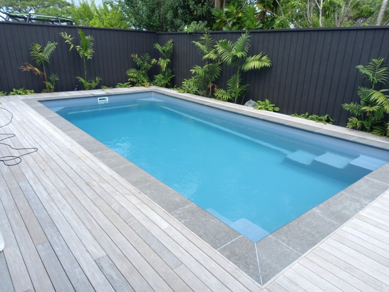 Beach Blue fibreglass pool